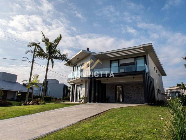 #1432 - Casa para Venda em Torres - RS